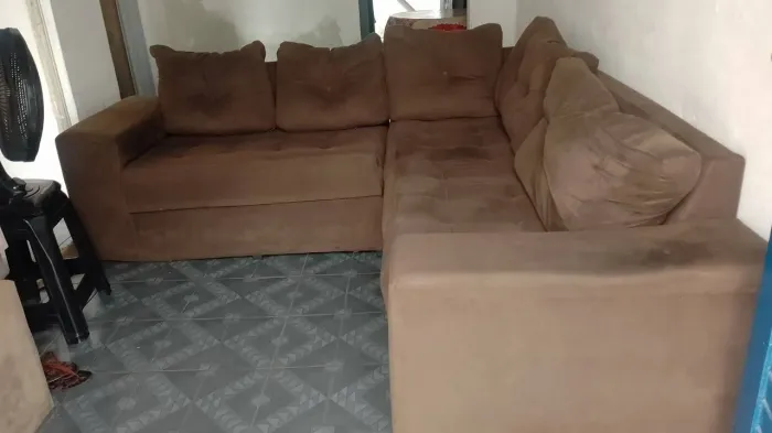 Vende sofá conservador valor 500 obs. Não faço entrega