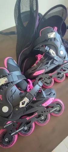 Kit traxart: Patins + mochila + capacete + cotoveleira + joalheira