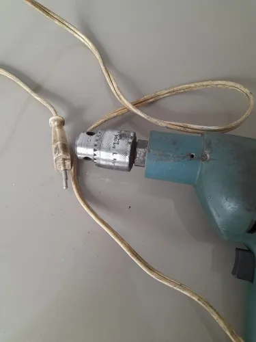 Máquina de furar antiga 