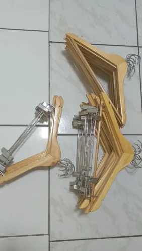 Vendo Cabides presilha,é cabides  normal, 8rs Normal, 13 presilha 