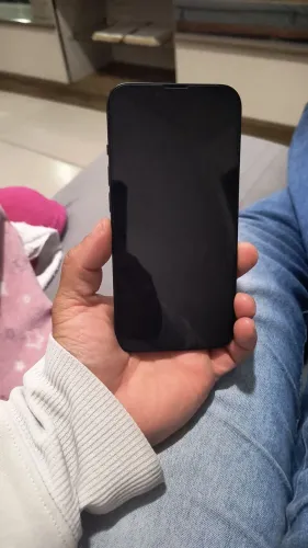 iPhone 13 impecável