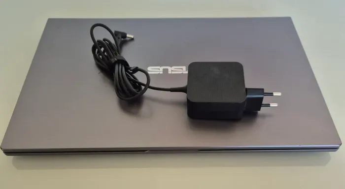 Notebook ASUS i5 8GB RAM SSD M2