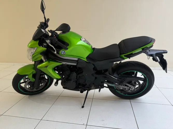 Kawasaki ER-6N 650cc impecável