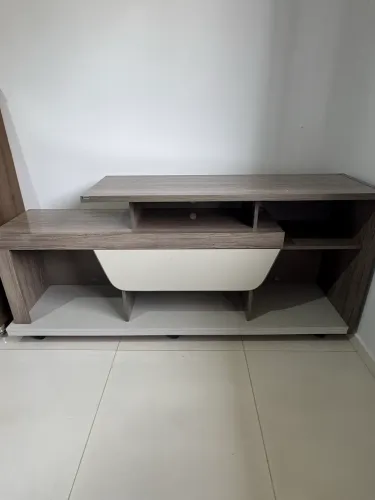 Rack para TV em ótimo estado - 1,63m