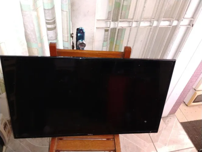 TV Philco LED SMart 39 Polegadas Modelo PH39N86DSGW Tela trincada acende o LED do standby 