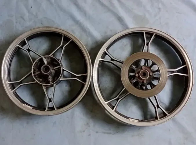 Vendo par de roda intruder 125