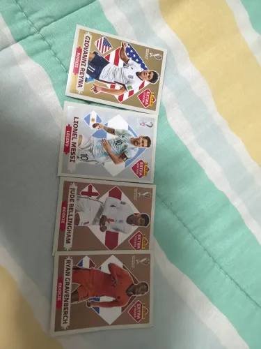 4 figurinhas legends originais