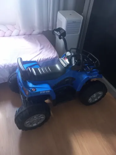 Quadriciclo infantil elétrico