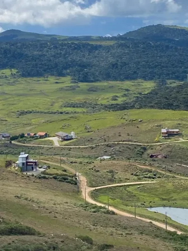 Terreno 2.065m² na Serra com Vista Incrível - Condomínio Fechado em Bom Jardim da Serra