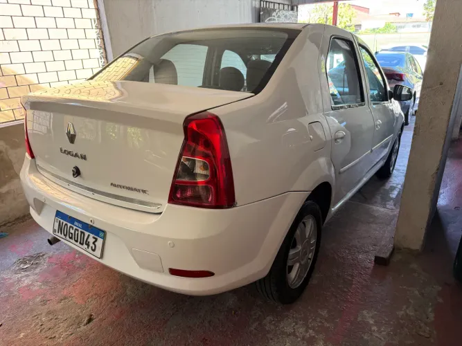Renault Logan Expression Hi-flex 1.6 16V 4P AUT 2013