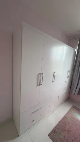 Vendo Guarda-roupas em MDF 5 portas (224x215 cm)