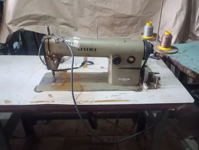 Máquina reta para costura 