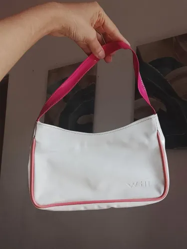 Bolsa branca e rosa