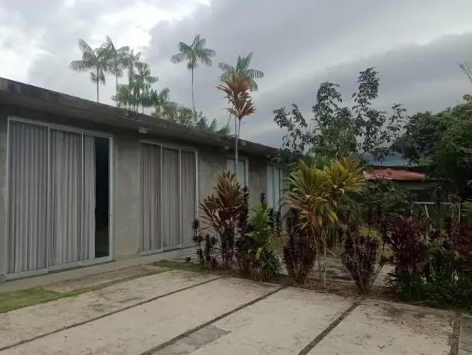 Casa com design moderno em Condominio Fechado