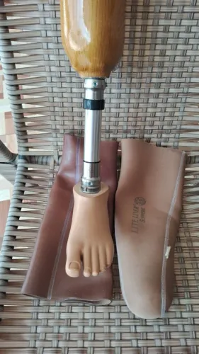 Prótese Transtibial Completa com Liner e Pé Protético prótese meia perna