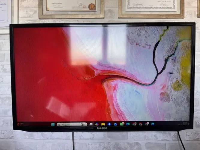 Smart TV Samsung 40" LED Full HD - Perfeita (Ótima para TV ou Monitor PC)