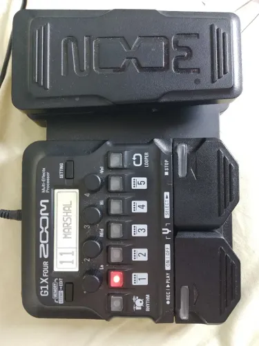 Pedaleira ZOOM G1X four-usada 2 vezes em casa para teste.sa somente. 
