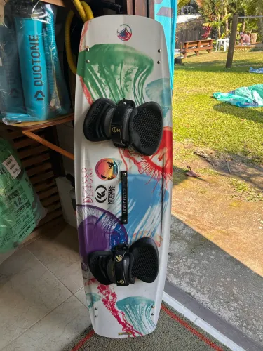 Prancha kitesurf liquid force 134x40
