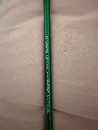 Vendo vara de pesca e molinete novos