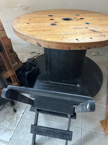 Mesa cilindro + 4 cadeiras