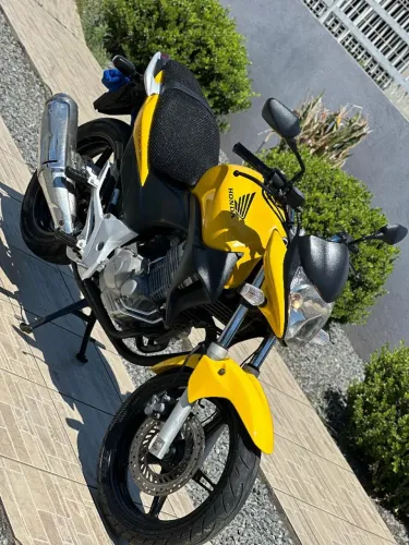 Honda CB 300R 2012 Amarela - baixa km e em ótimo estado