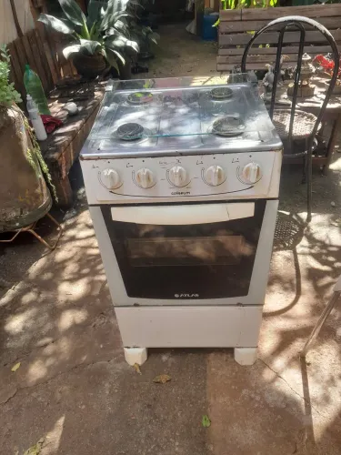 fogão 4 bocas pra quebrar o galho.