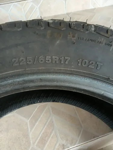 Vendo 4 pneus 225/65/17 