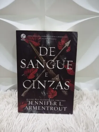 Livro De Sangue e Cinzas - Série De Sangue e Cinzas Vol. 1 - Jennifer L. Armentrout