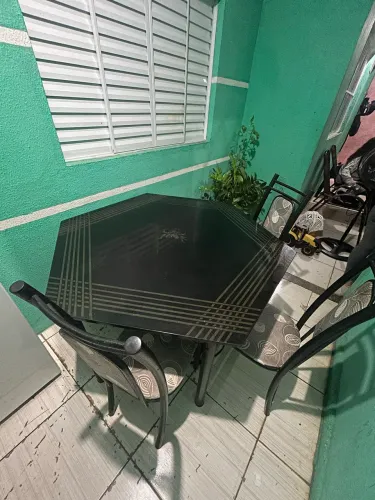 Vendo mesa de Mármore com 5 cadeiras