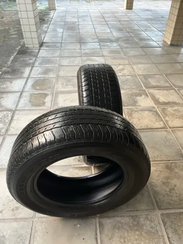 Vendo dois pneus 265/60/18 Bridgestone Dueler