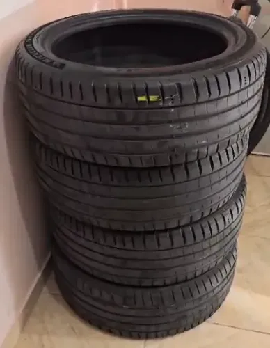 Jogo de pneus Michellin Pilot Sport 5 225/45 R18- com apenas 30.000km rodados