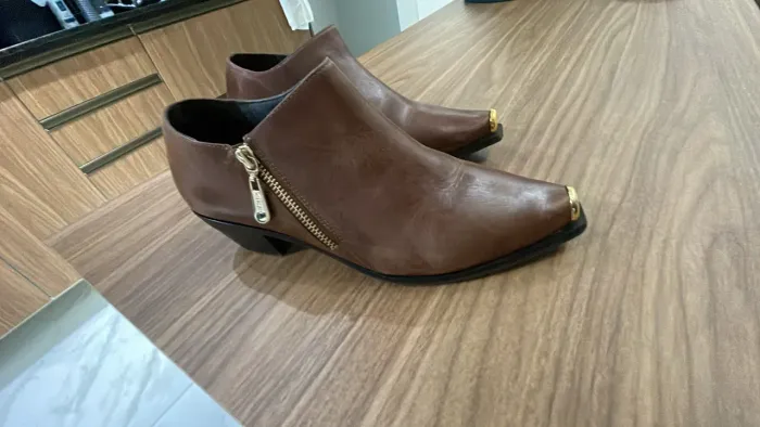 Bota em couro