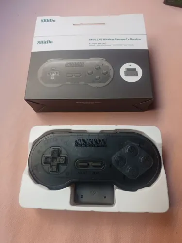 Controle sn30 8bitdo para Super Nintendo.