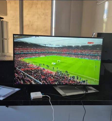 SAMSUNG 4K UHD CRYSTAL