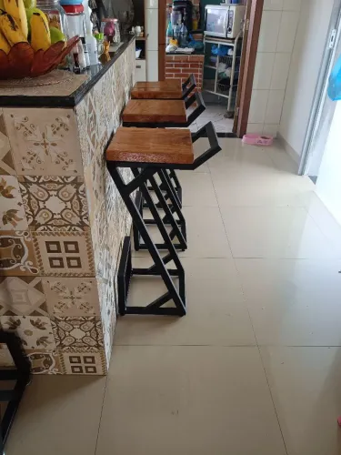 3 banquetas Altas Industriais - Metalon Preto + Madeira Maciça | Lindas