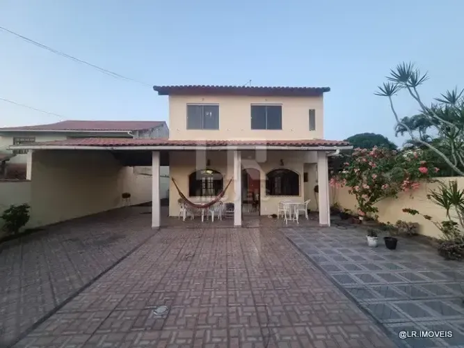 Casa com 4 quartos e quintal amplo no Canelas City - CC14