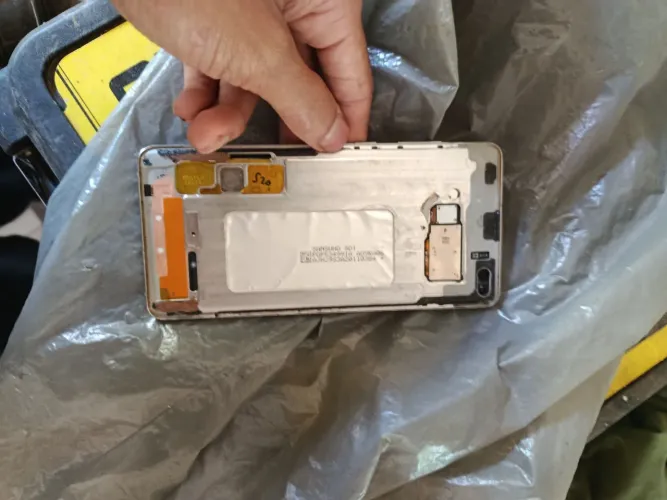 Vendo galaxy s10 plus pra setup dex ou pra tirar peças 