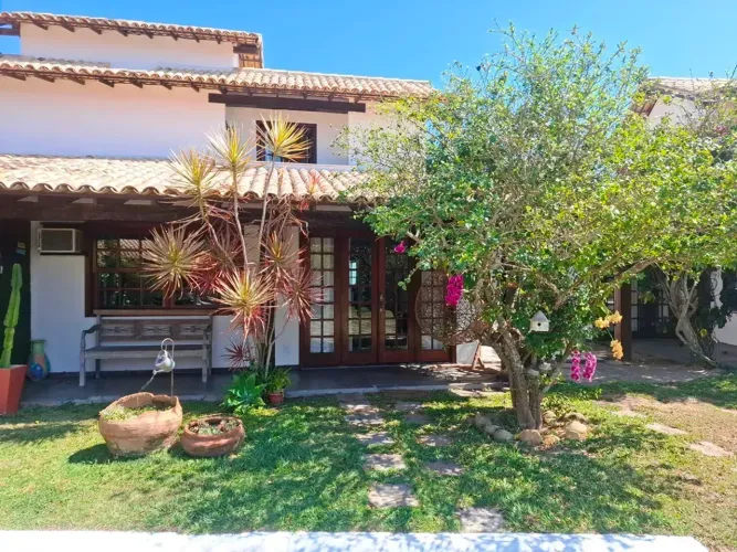Casa a venda com 4 dormitórios, em Búzios, perto da praia e comércio-Búzios/RJ