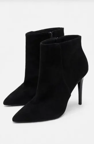 ? Bota Preta ,cano curto ,Bico Fino ,Salto agulha,super elegante - Tam 37
