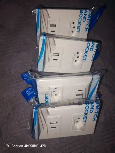 Tomada inteligente com entrada USB e tipo c