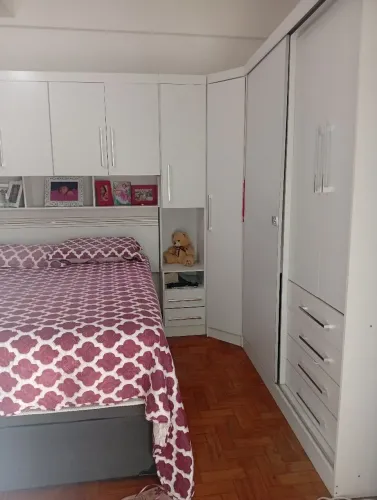 Guarda roupa 10 portas 4 gavetas um ano de uso