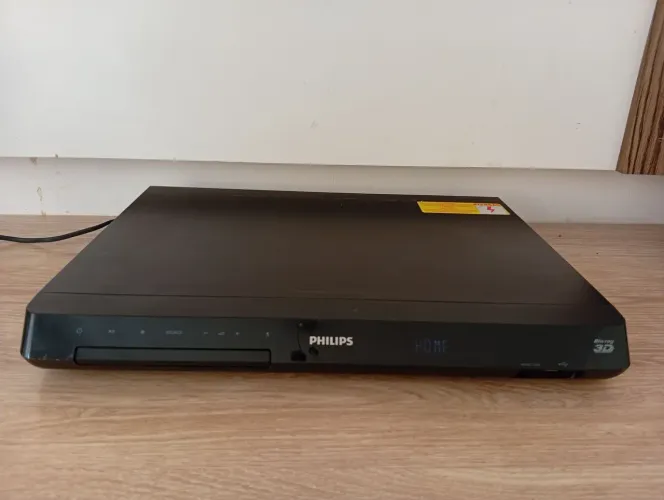 DVD BLU RAY 3D PHILIPS ( ele liga mas não sei se funciona )
