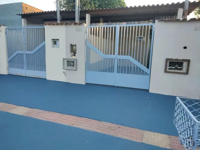 Alugo casa - bairro Futurista - próx. Parque dos Poderes