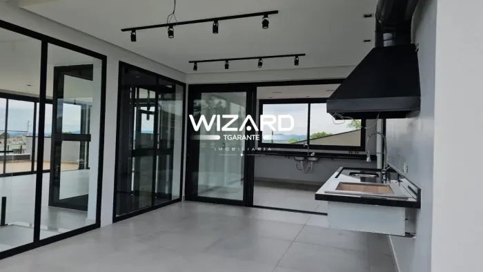 Casa de Condomínio em Atibaia, fino acabamento, área de lazer, para venda com 490m² e 8 va