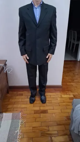 Terno Masculino Completo Preto com Risca de Giz 46/40 Conservado