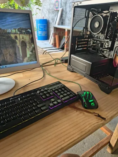 PC Gamer completo - Ryzen 5 3400G - 8Gb de RAM - SSD 256Gb - placa mãe B450M MANCER