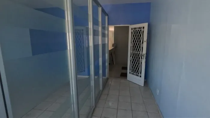 ALUGA-SE | SALA COMERCIAL EM FRENTE AO GUANABARA - REALENGO