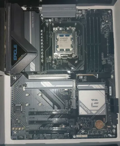 Kit AM5 (B850 Eagle WiFi6E + Ryzen 5 9600X)