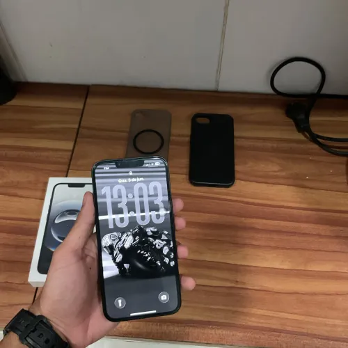 iPhone 16e
