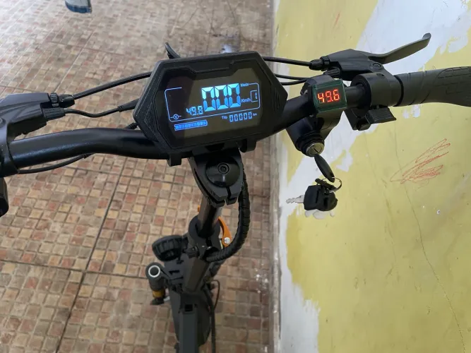 Patinete elétrico semi novo 